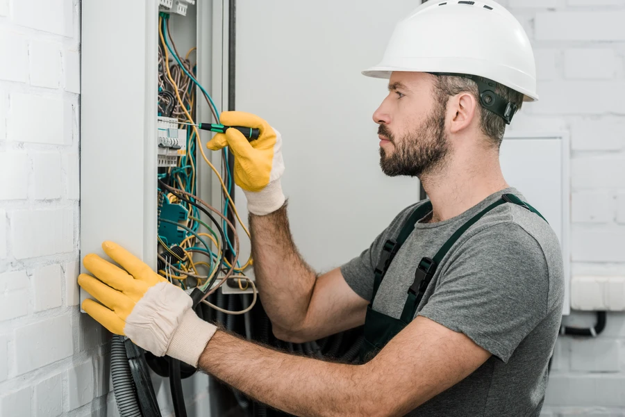 Steps Electricians Take For Effective Electrical Troubleshooting Orlando, FL